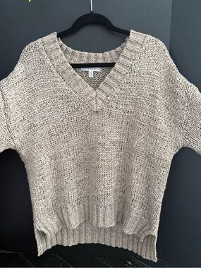Cozy V-Neck Chunky Knit Sweater in Taupe